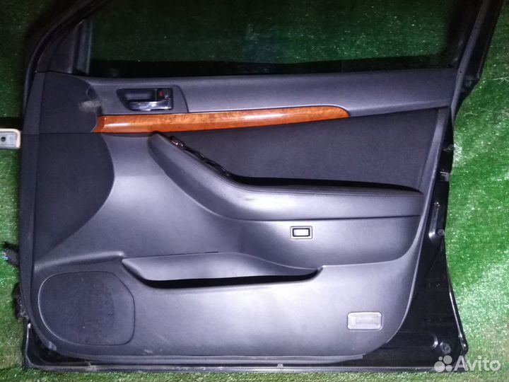 Дверь передняя правая Toyota Avensis AZT255AZT250