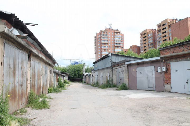 Гараж, > 30 м²