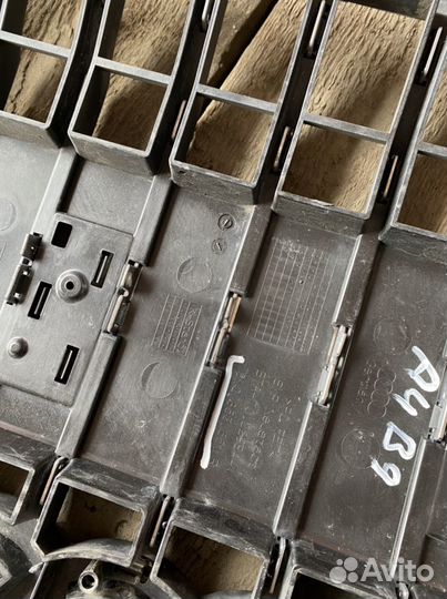 Решетка радиатора audi a4 b9