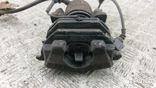 Суппорт тормозной передний левый volkswagen jetta