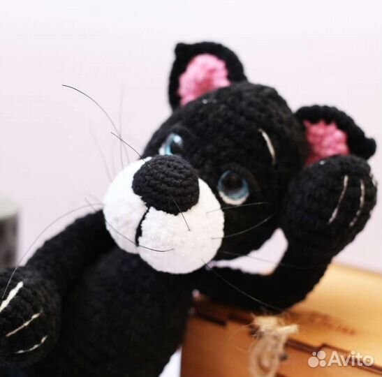 Кот вязаный плюшевый