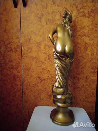 Статуэтка купальщица