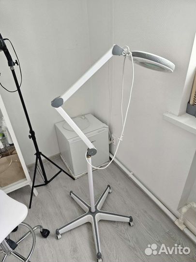 Косметологическая лампа лупа