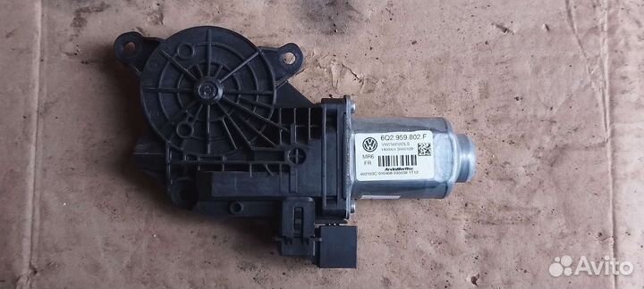 Моторчик стеклоподъемника левый VW T5