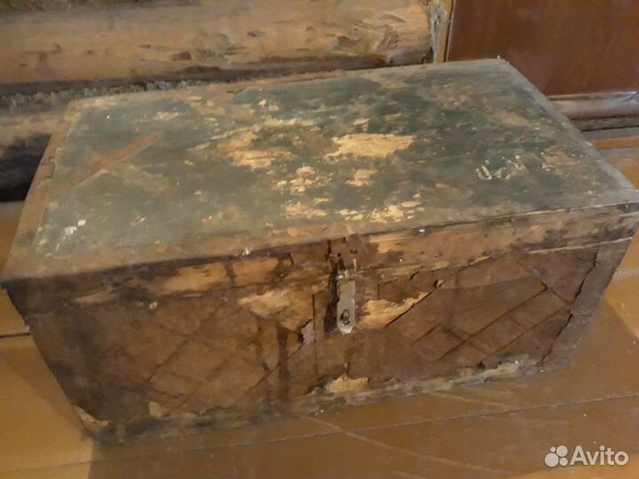 Сундук старинный