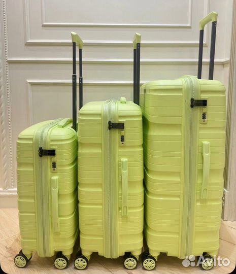Комплект из 3 чемоданов новый