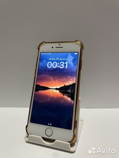 Телефон iPhone 8