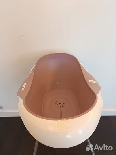 Пеленальный столик и ванночка beaba на подставках