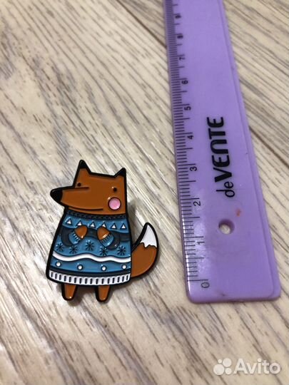 Брошь разная