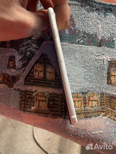 Телефон iPhone SE2020