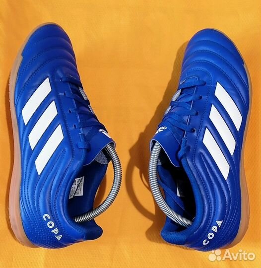 Футзалки adidas 42 / Гетры спортивные crivit PRO