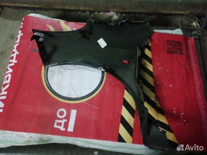 Крыло переднее правое Nissan March