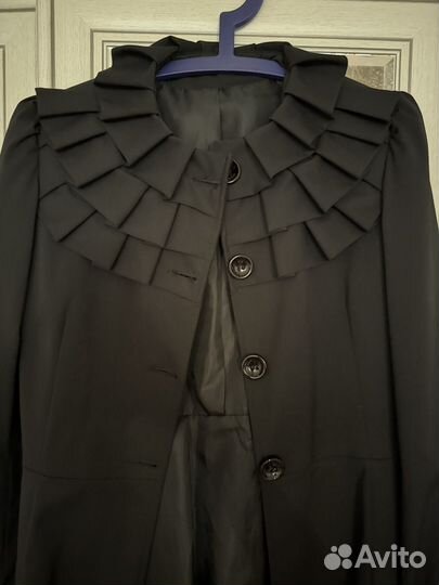 Приталенный плащ