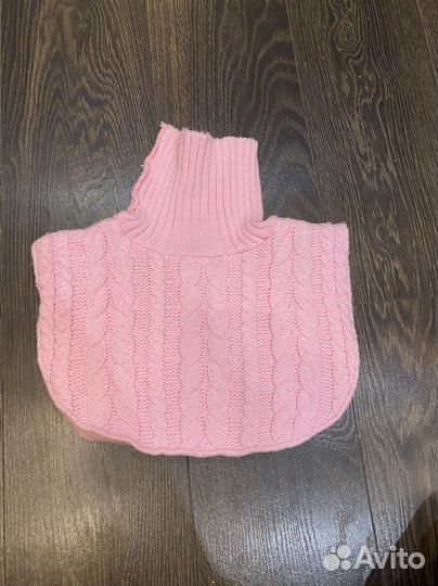 Шапка и манишка детская