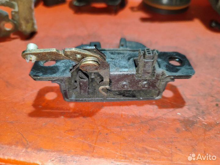 Замок багажника Volkswagen Passat B5 универсал 1.9