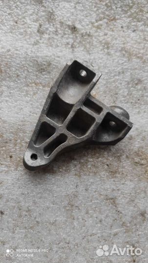 Кронштейн генератора Chevrolet Cruze f16d3