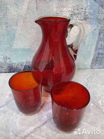 Кувшин из рубинового стекла и два стакана