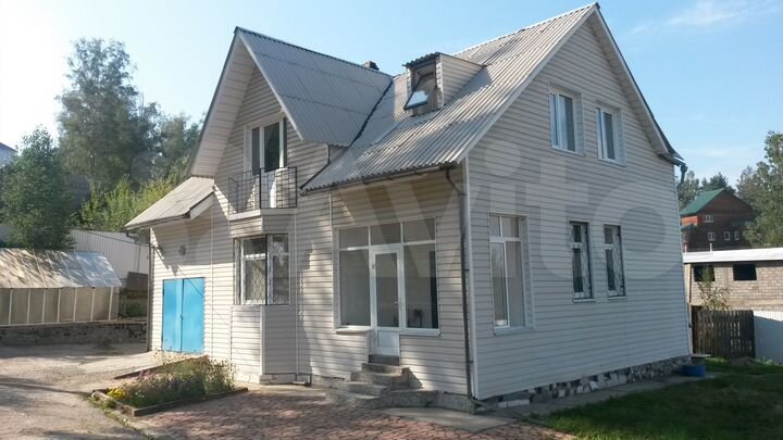 Коттедж 205 м² на участке 20 сот.