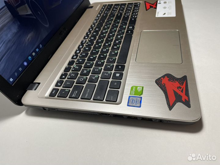 Игровой ноутбук Asus i3/12gb/2видеокарты/SSD