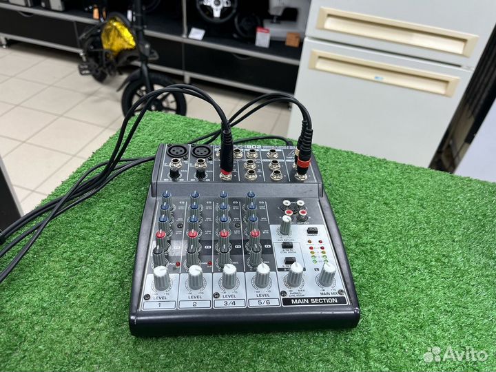 Микшерный пульт Behringer Xenyx 802 (пт18б)