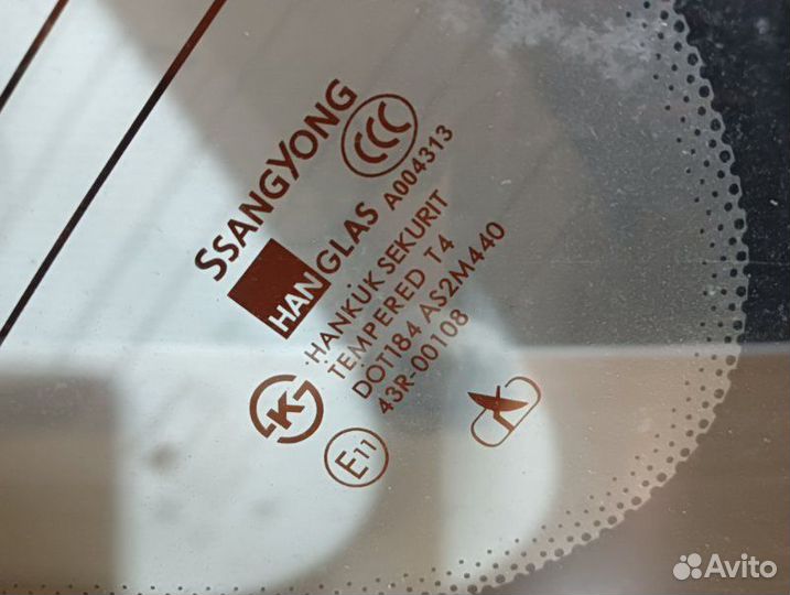 Стекло глухое заднее правое Ssangyong Rexton 1