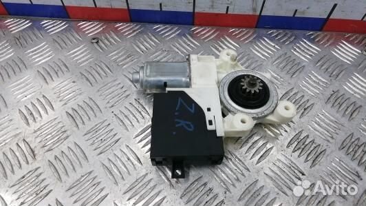 Моторчик стеклоподъемника заднего правого volvo S4