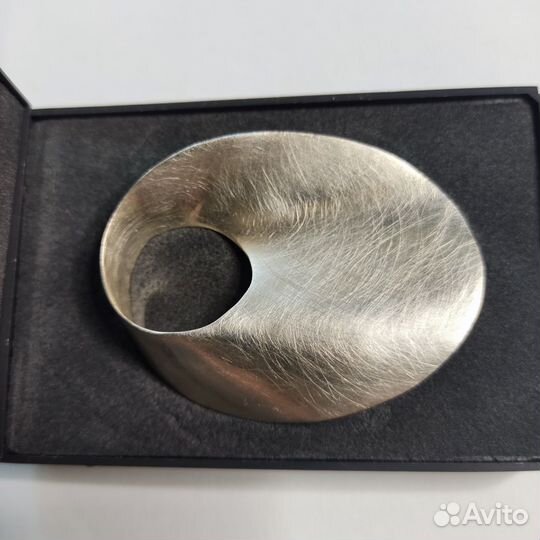 Дизайнерская брошь