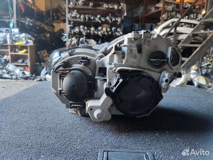 Фара передняя правая Mercedes-Benz C-Class C203