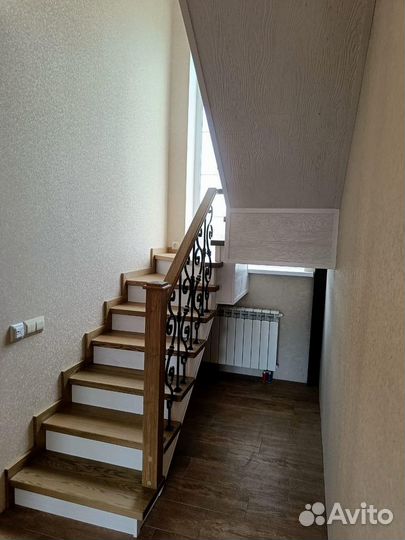 Лестница на второй этаж под ключ