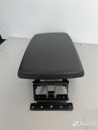 Подлокотник Хундай Елантра AD 2017