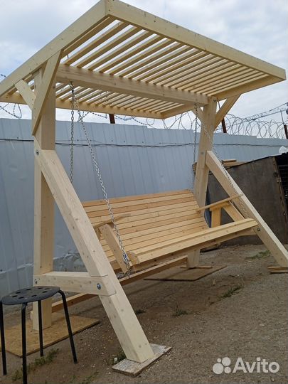 Садовые качели из дерева