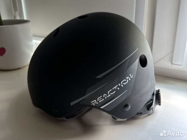 Шлем для трюкового самоката reaction