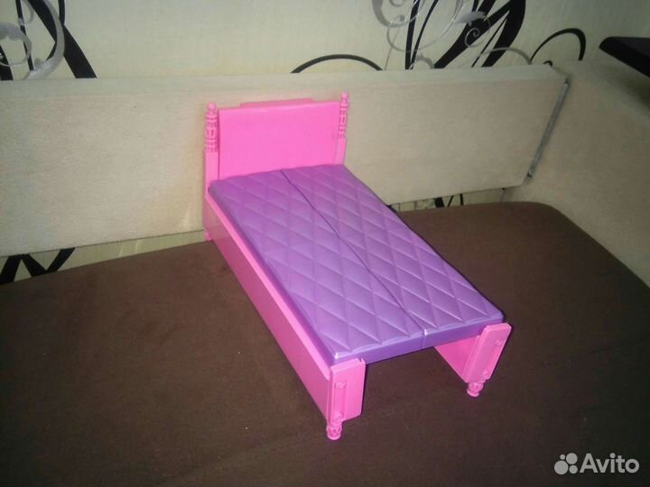 Кровать для кукол барби