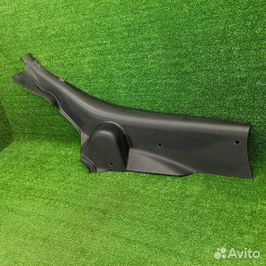 Накладка внутренняя на порог задняя правая Mazda 3