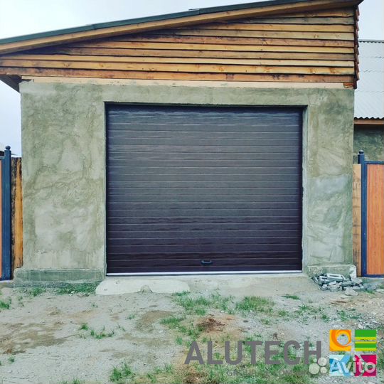 Секционные ворота для гаража alutech