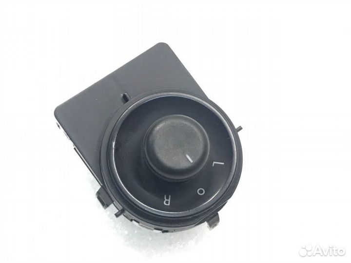 Блок управления зеркалами Chevrolet Cruze хетчбек