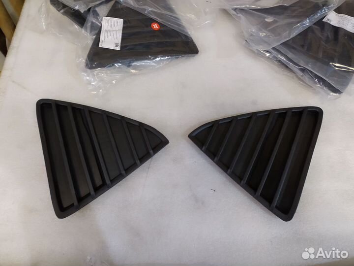 Решетка бампера боковая Ford Focus III