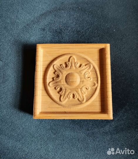 Розетка декоративная из дуба