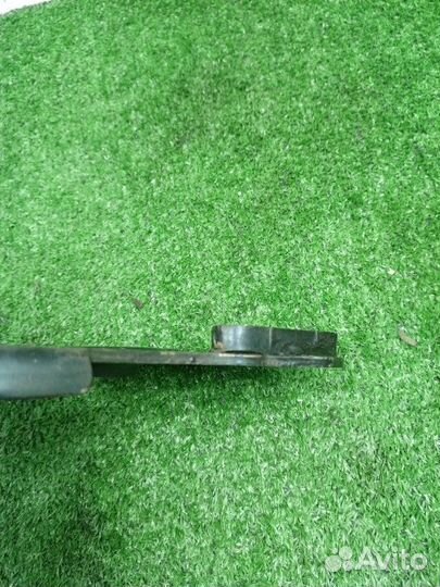 Кронштейн двигателя Dodge Caliber 1.8 EBA 2006