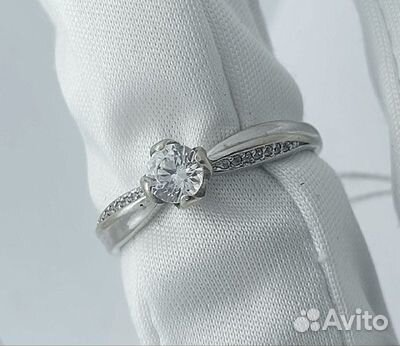 Кольцо с синтетическим камнем Золото