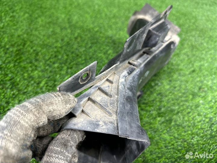 Воздуховод охлаждения тормозов передний правый Bmw