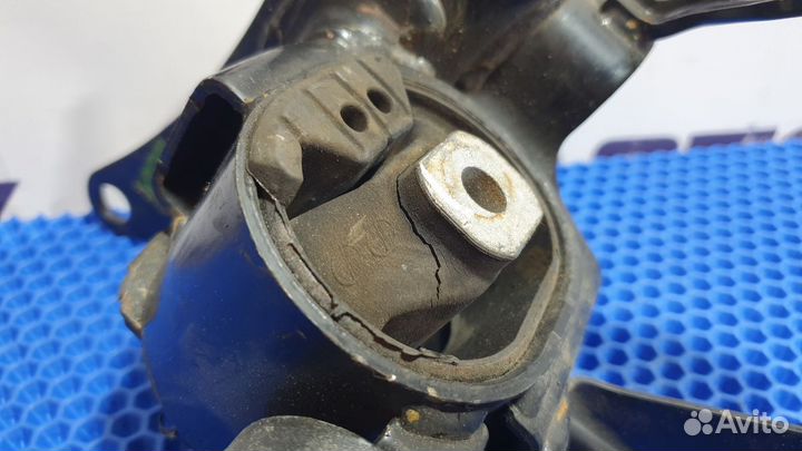 Подушка двигателя Toyota Voxy
