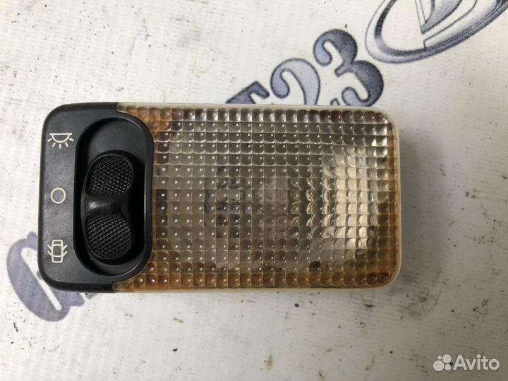 Плафон освещения салона пежо 107