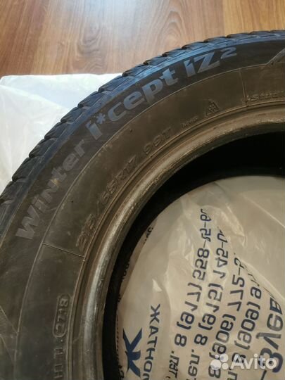 Hankook Winter I'Cept iZ 2 W616 215/65 R17 99T