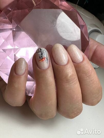 Маникюр с покрытием гель-лаком