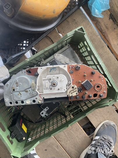 Щиток приборов w124 бензин с тахометром