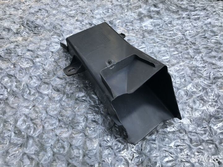 Воздуховод тормозного суппорта правый BMW 5 F10