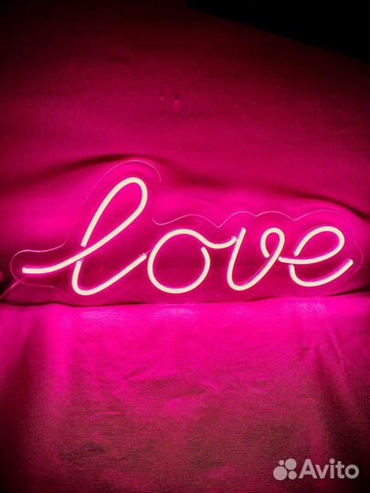 Неоновая надпись Love