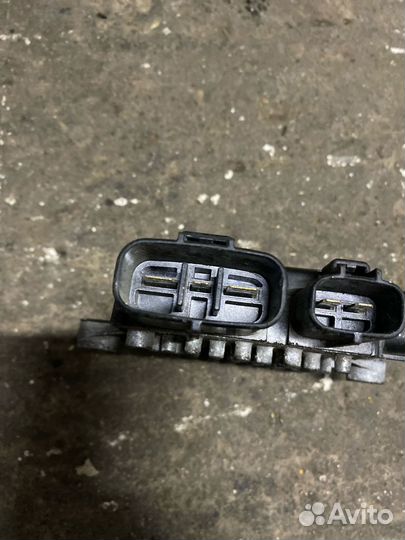 Блок управления вентилятором Митсубиси Ланцер