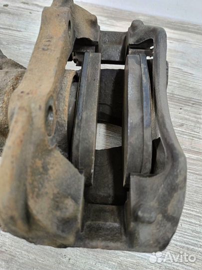 Суппорт передний правый Peugeot 308